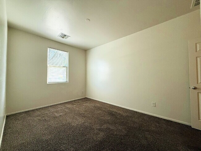 Building Photo - "Charming 3-Bedroom Oasis with 2 Baths & S...