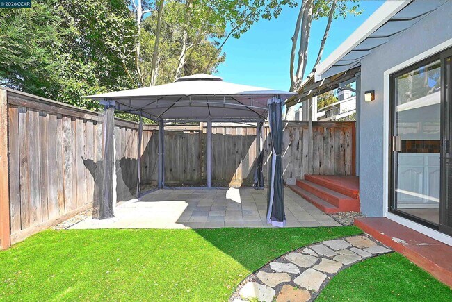 Building Photo - 200 Powhattan Ct