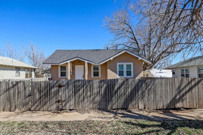 Building Photo - Great 3/2 in Southlawn