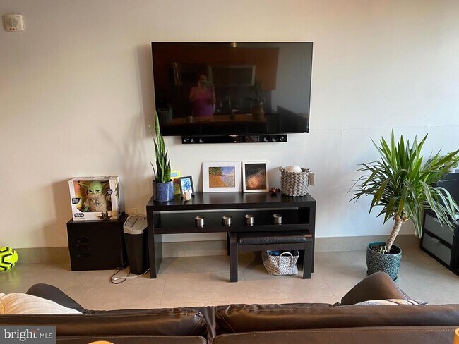 Building Photo - 1133 14th St NW