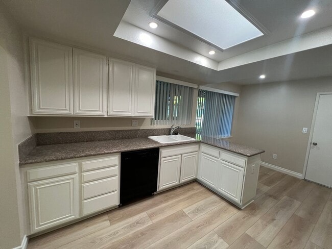 Building Photo - Capri Model Home in Leisure Village