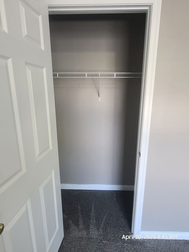 Building Photo - End Unit Town Home in Waynesboro, PA!