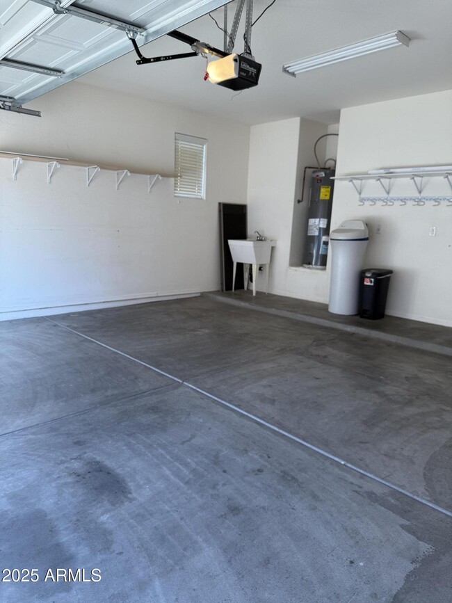 Building Photo - 848 S Colonial Dr