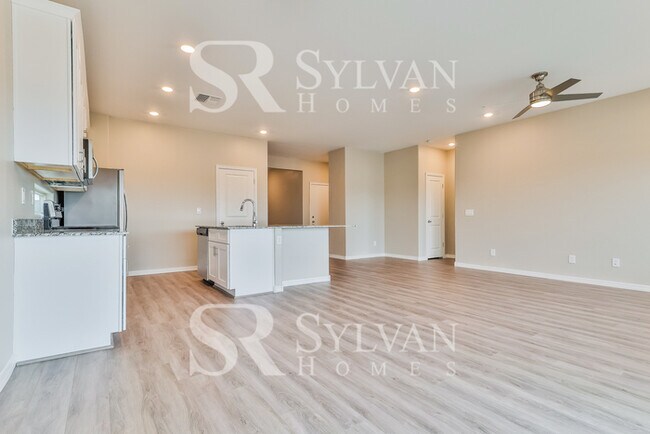 Building Photo - Enjoy this cozy home.