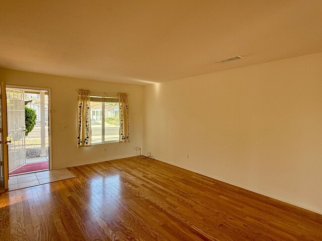 Building Photo - Charming 2 Bedroom in Oceanside 55+ Community