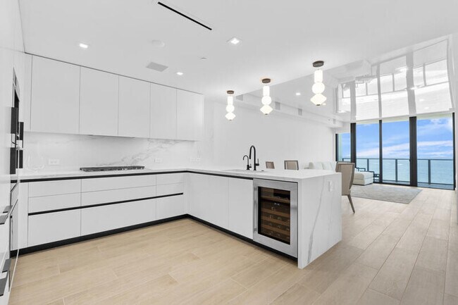 Building Photo - 1116 N Ocean Blvd