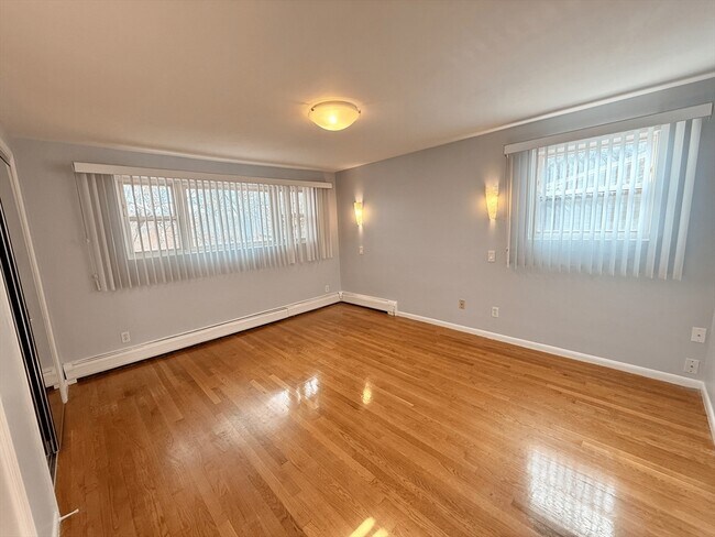 Building Photo - 28 College Farm Rd