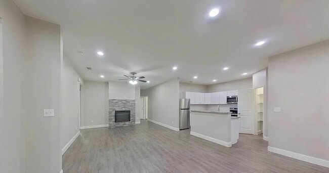 Building Photo - Move-In Ready 4-Bedroom Home with Timeless Appeal