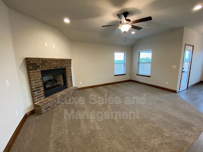 Building Photo - 12817 Double V Dr