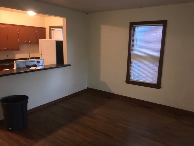 Living room with bar to kitchne - 221 State St