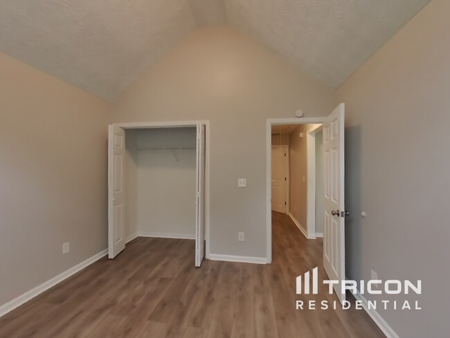 Building Photo - 1512 Riverglen Dr