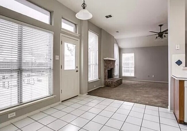 Building Photo - 8401 Greenfield Dr