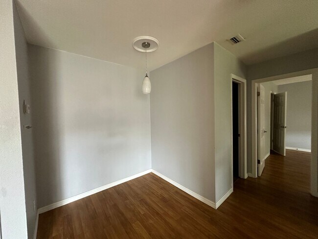 Building Photo - 1/1 in Springwood Village