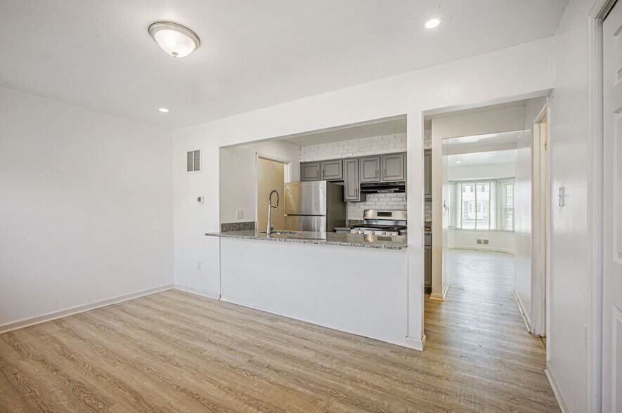 Building Photo - 3019 Sunset Ln