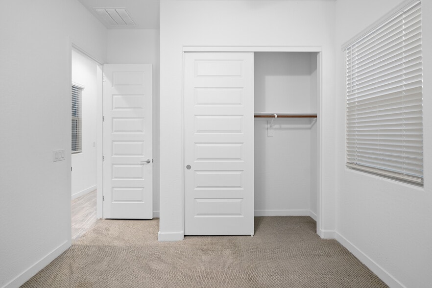 Building Photo - 9738 E Tiburon Ave