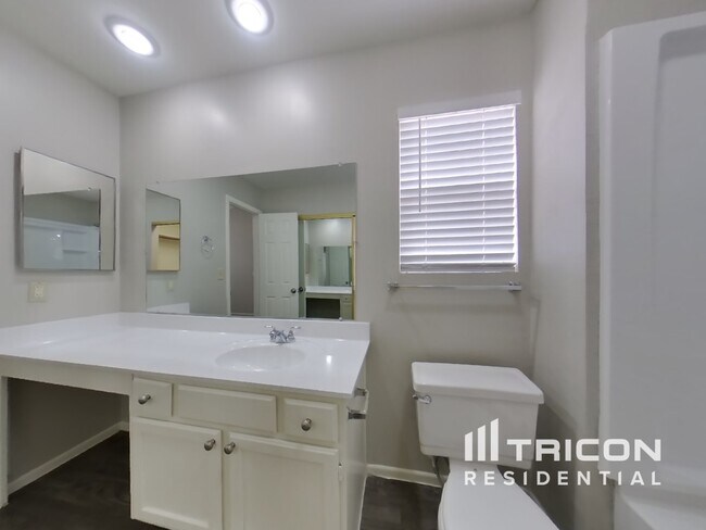 Building Photo - 9607 N 88th Dr