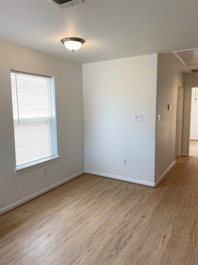 Building Photo - 3722 Putnam Dr