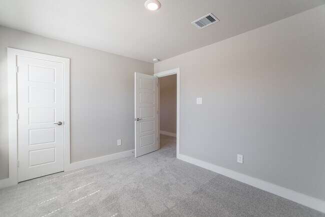 Building Photo - 10569 Preserve Wy
