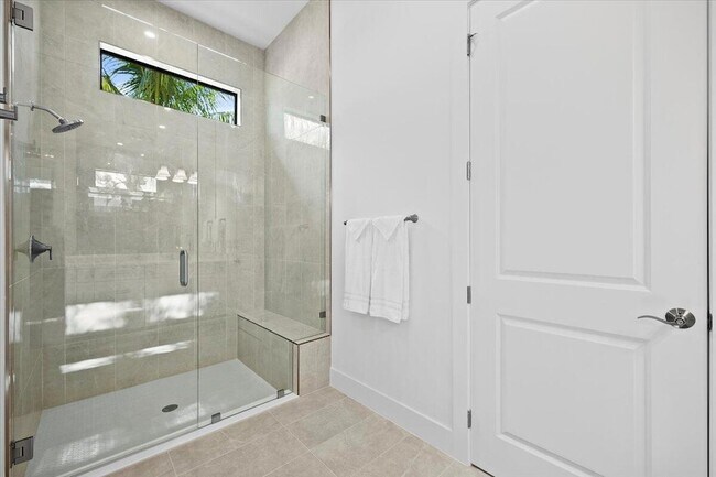 Building Photo - 13621 Le Christine Dr