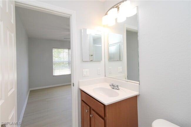 Building Photo - 9055 Gervais Cir