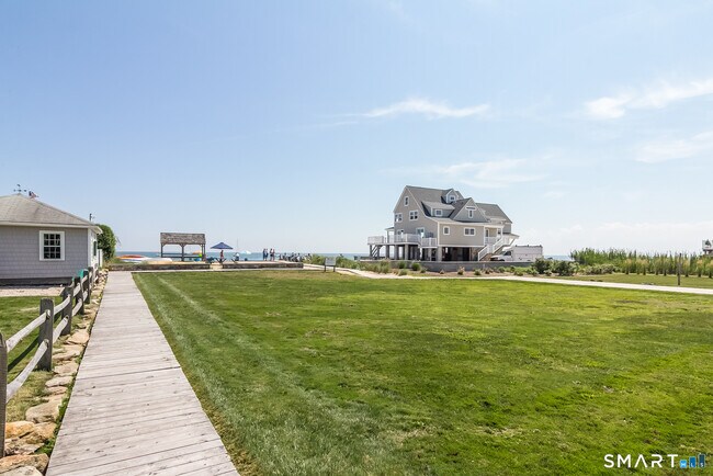 Building Photo - 116 Overshore Dr E