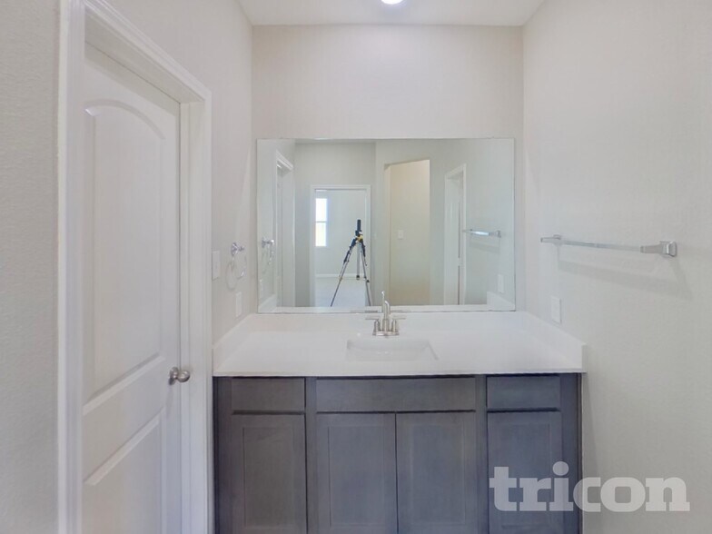 Building Photo - 9721 Sierra Grande Dr