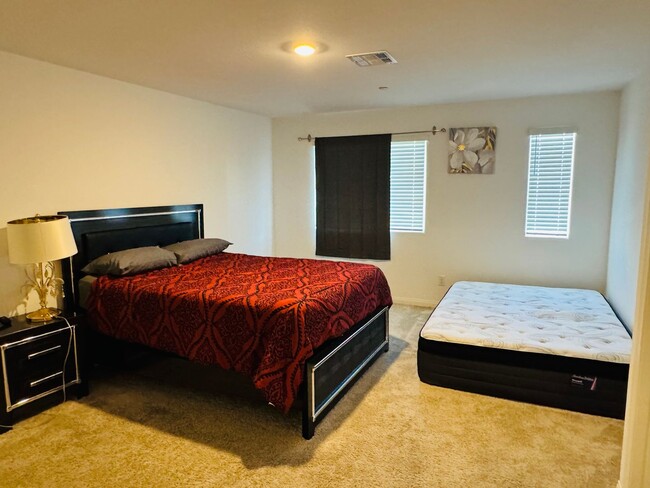 Building Photo - Semi-Furnished 3-bedroom, 2.5-bath townhou...