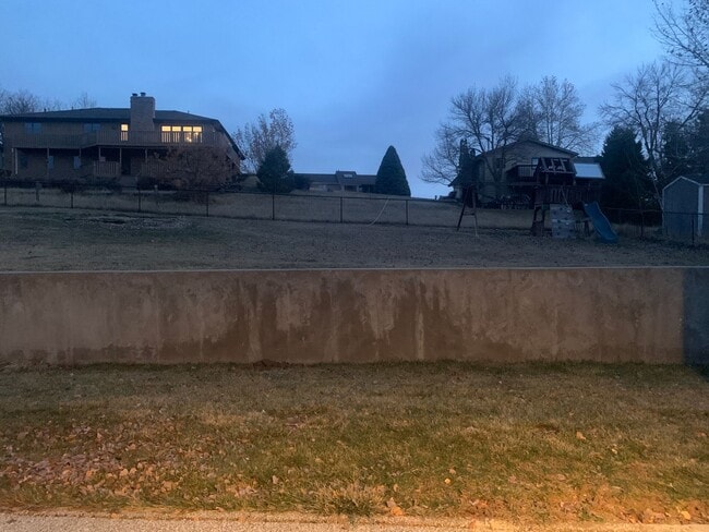 Building Photo - 5 Bedroom 3 Bathroom Home In Briarwood