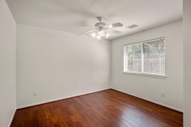 Building Photo - 15 Heron Hollow Ct