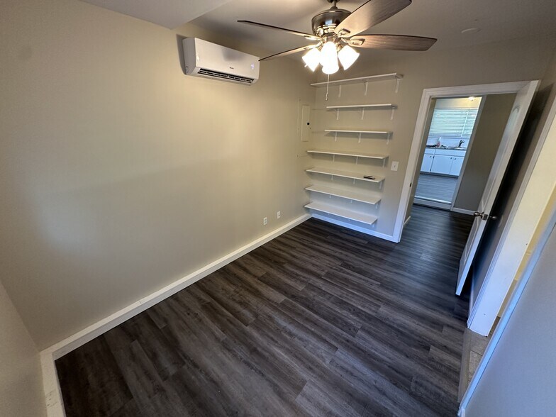 Building Photo - 116 SE Springdale Dr