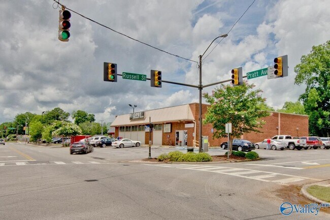Building Photo - 1328 Oshaughnessy Ave NE