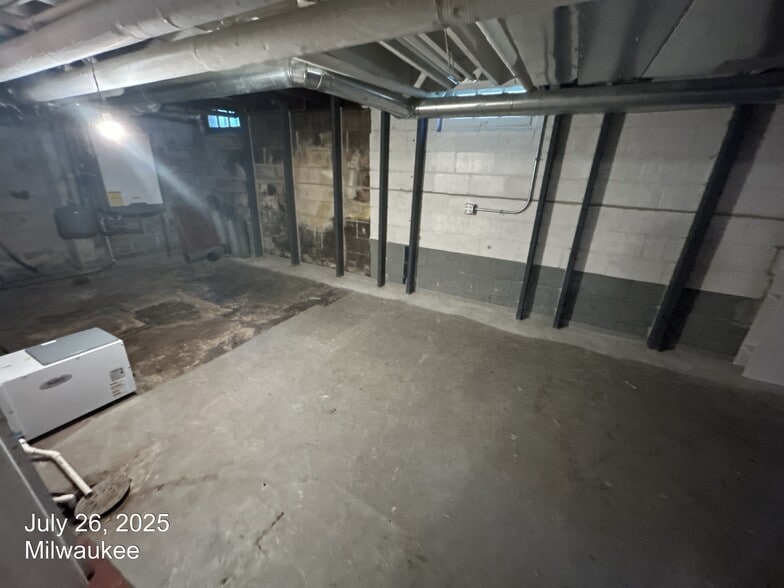 Building Photo - 3370 S Princeton Ave