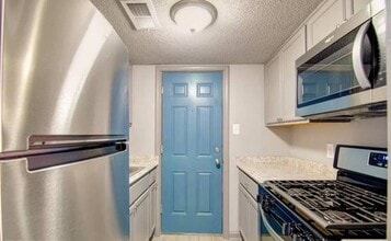 Building Photo - Courtyard @ Monroe Flats