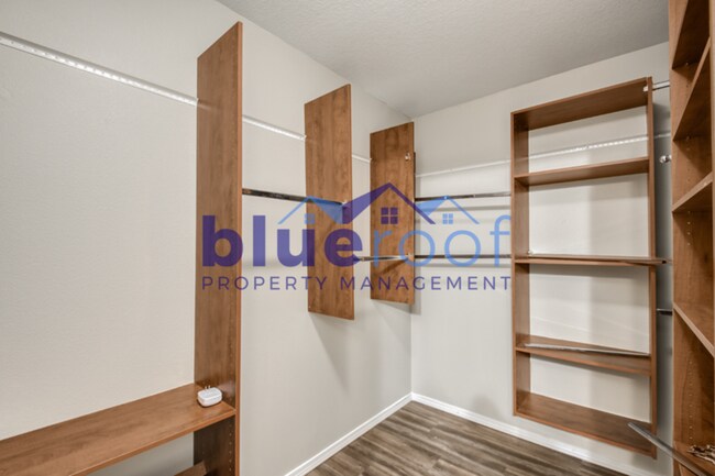 Building Photo - 17033 SW Red Leaf Pl