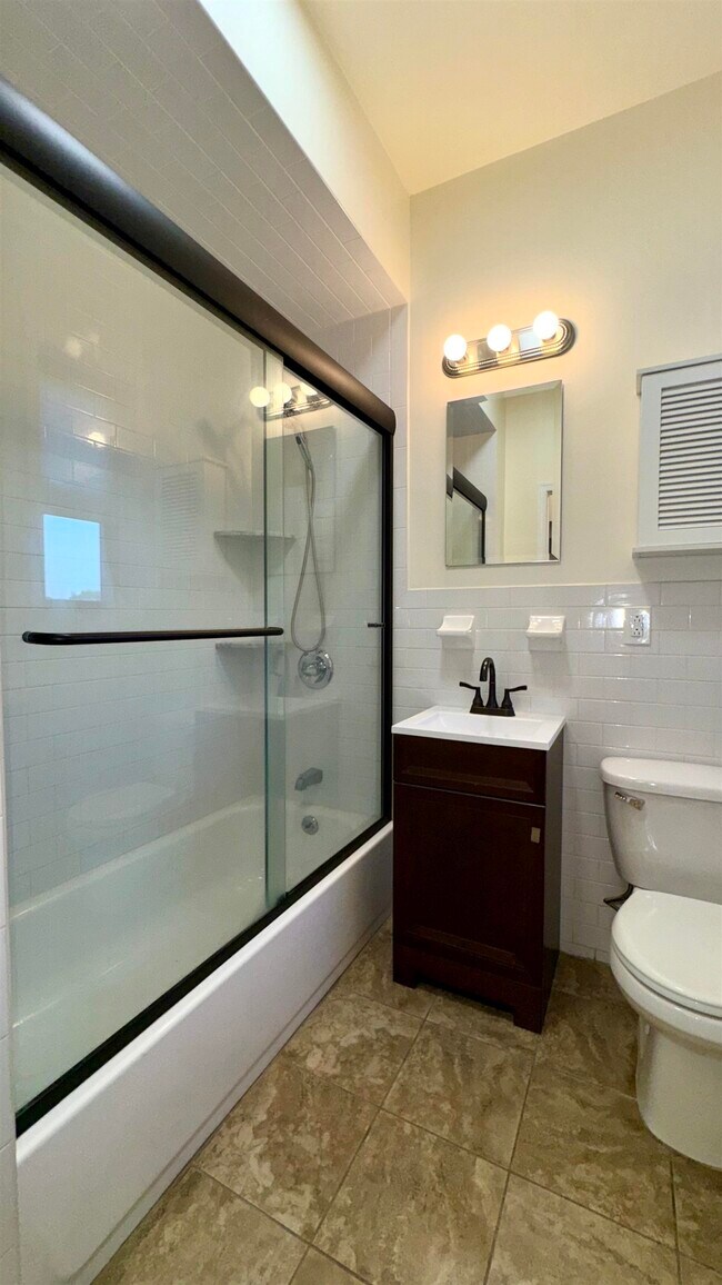 Building Photo - 76 Beacon Ave