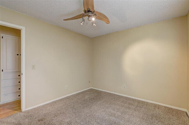 Building Photo - 841 N Robinson Ave