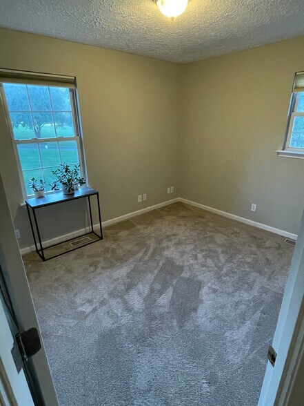 Building Photo - 2743 Rutland Rd