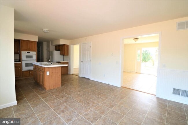 Building Photo - 412 Pauline Dr