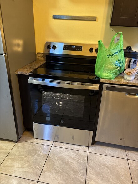 Building Photo - 165 Morewood Ave