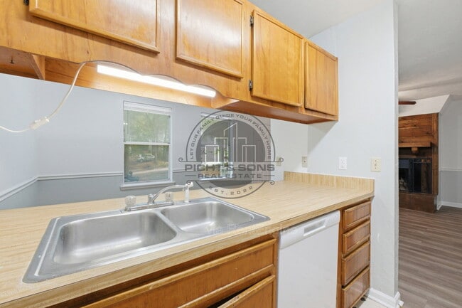 Building Photo - 1818 Sylvan Ct