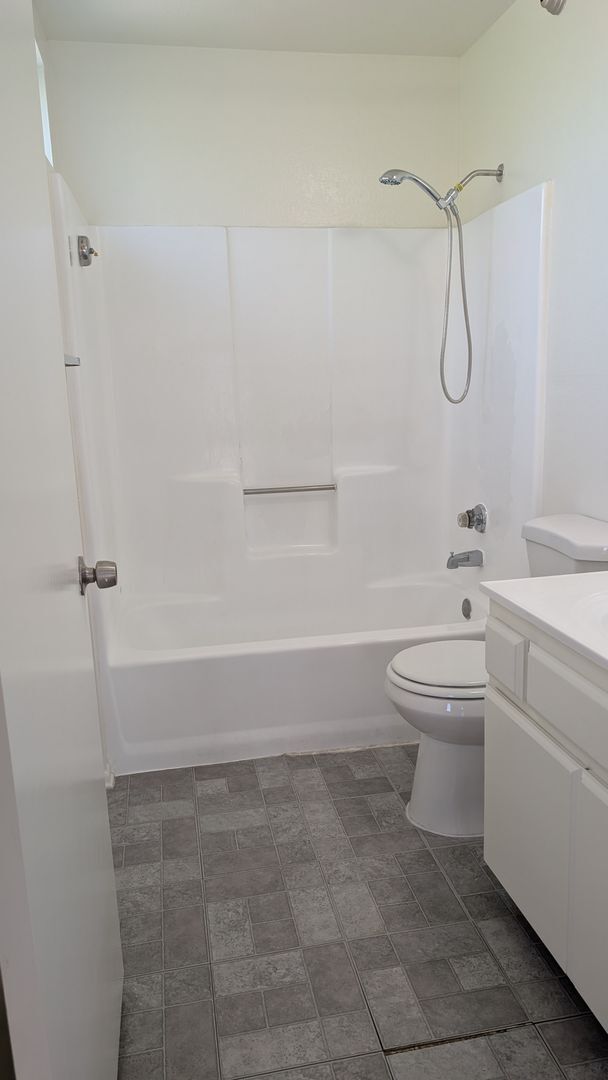 Building Photo - Cozy 3 bedroom Condo in the most demanded Alhambra neighborhood next to Costco