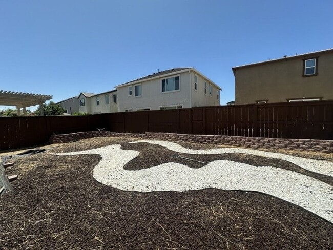 Building Photo - Spacious 4-Bedroom, 3-Bath Home in Southea...