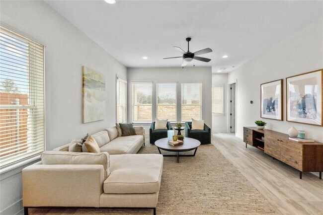 Building Photo - 1273 Summerbrooke Cir