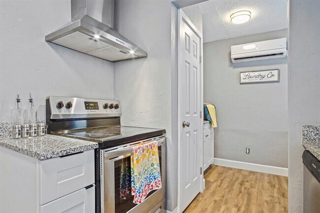 Building Photo - 1704 Cairo Ave