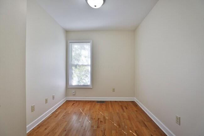 Building Photo - 127 E Hudson St
