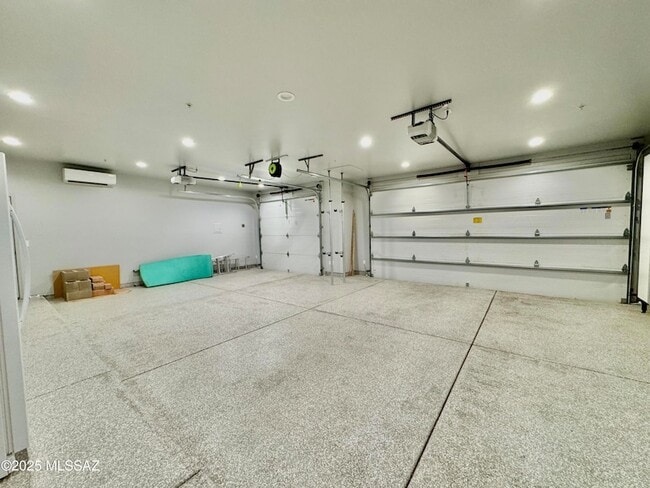 Building Photo - 11096 N Pusch Ridge View Pl