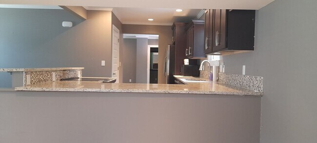 Building Photo - 2 Bedroom 2 Bath home with fenced in backyard
