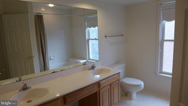 Building Photo - 10008 Manor Pl