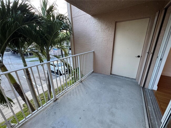 Building Photo - 10421 SW 157th Pl