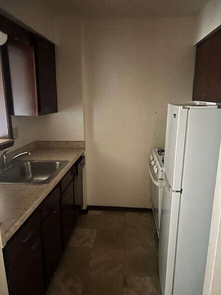 Building Photo - 2224 W Wisconsin Ave